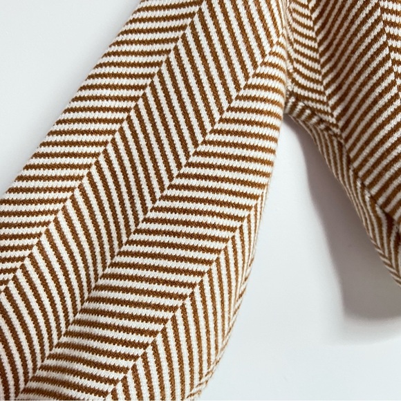 NEW Fashion Nova Brown White Cropped Cardigan Off Shoulder Sweater XS​ - Picture 7 of 15